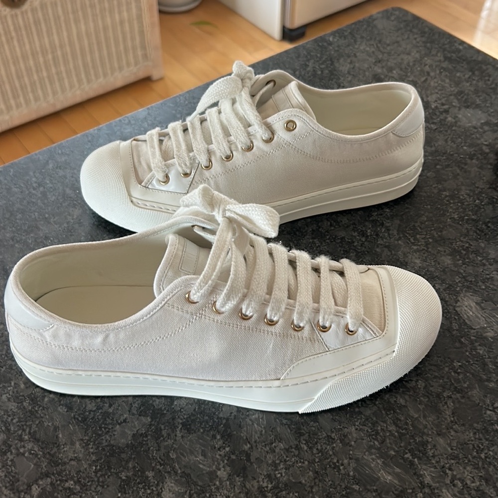 ๐ฆ Gucci Embossed Sneakers